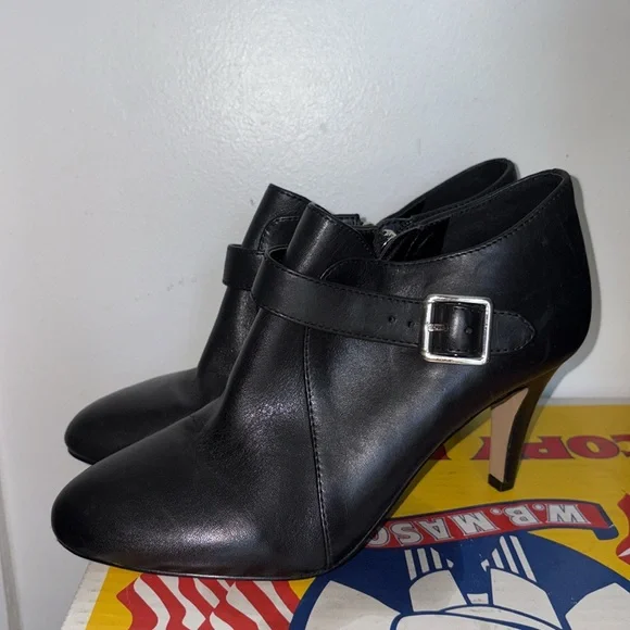 Vince Camuto Black Leather Heeled Ankle Boots size 6.5 - Picture 3 of 5